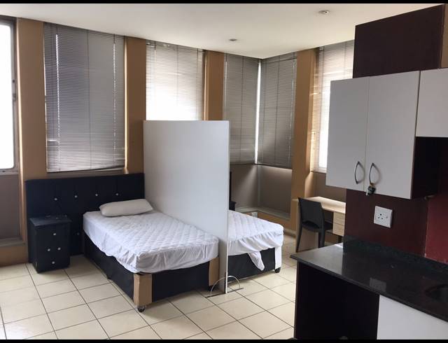 1 BEDROOM FLAT FOR SALE IN BRAAMFONTEIN